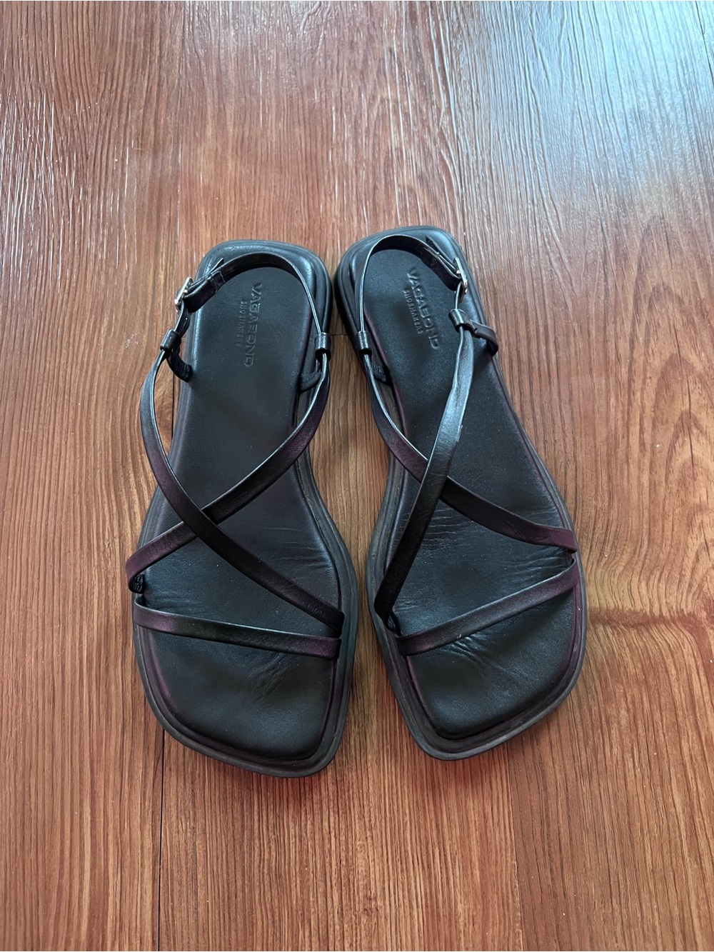 Vagabond Izzy Sandals - Picture 2 of 4